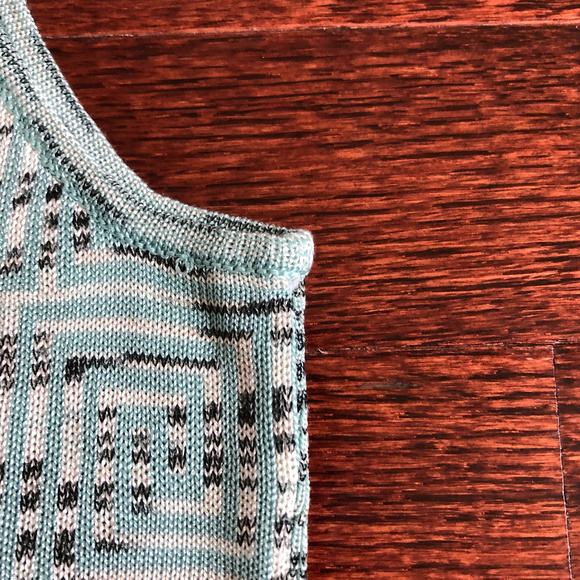 JH COLLECTIBLES - WOMEN’S TOP - Picture 3 of 4